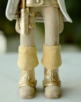 Gold Plated Queen by BLAMO for Miami Beach thumbnail number 2